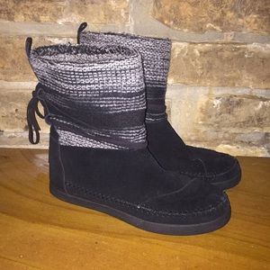 TOMS black Nepal boots size 8